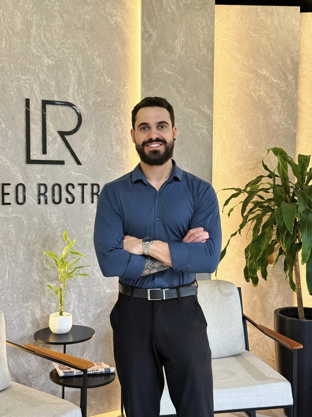 Lucas Souza, corretor de imóveis, na Léo Rostro Imóveis em Itajaí